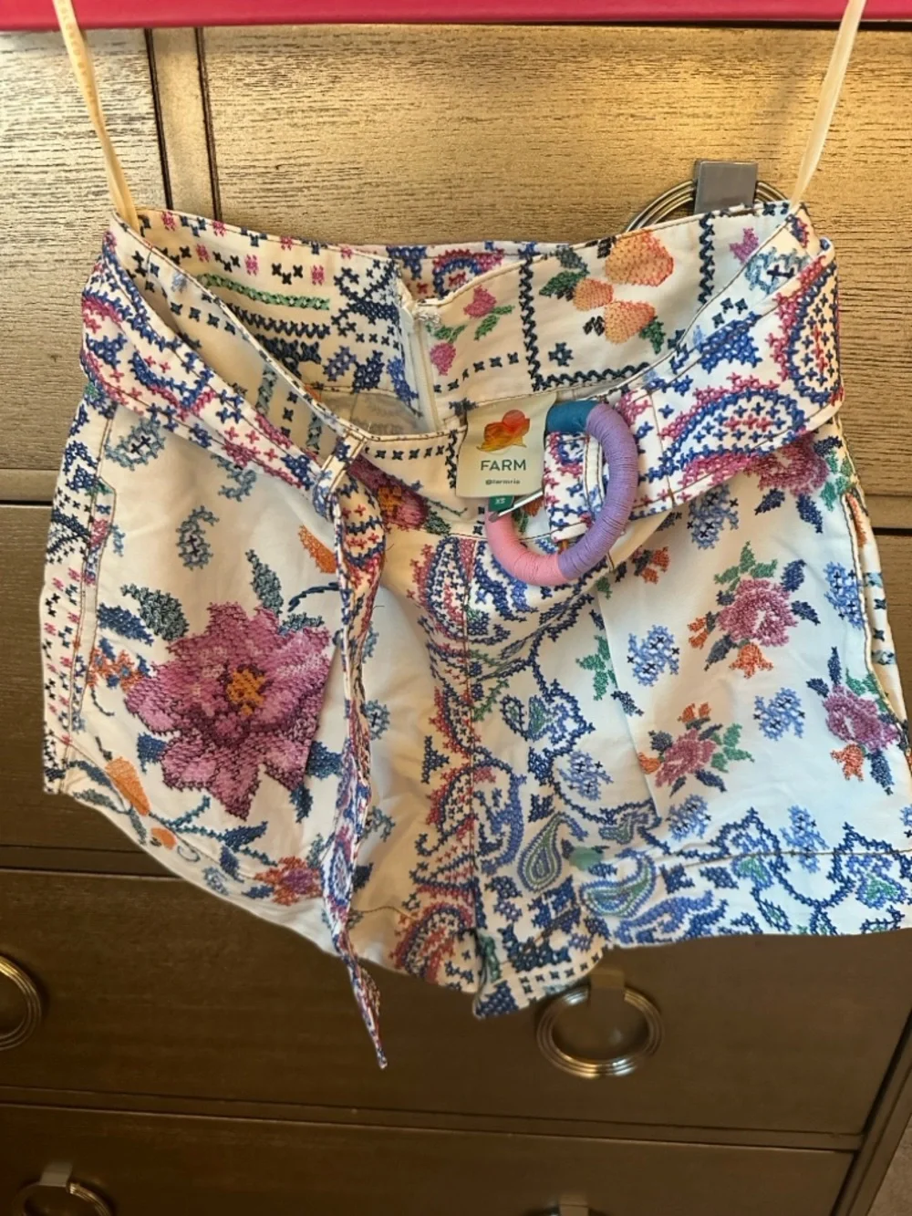 🛍️FINAL SALE🛍️ FARM Rio Romantic Bandanas Belted High-Waist Embroidered Shorts - Picture 2 of 7